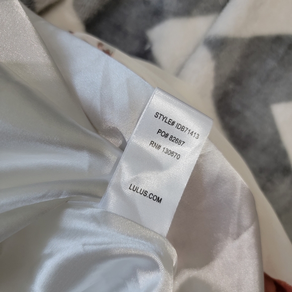 Lulu's Elegantly Inclined Cream Floral Print Wrap Maxi Dress Size Small, NWT - Picture 16 of 16